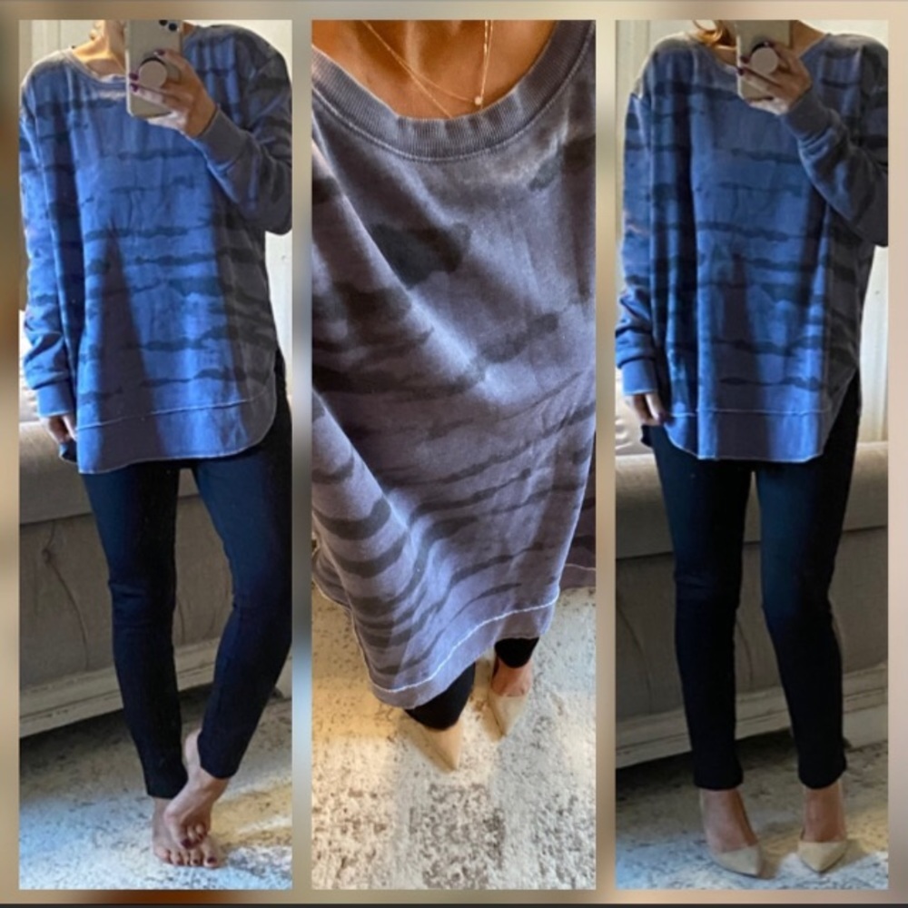 🆕Blue tiger stripe sweatshirt, NWT.